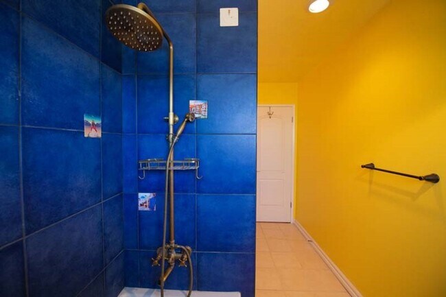 Building Photo - Lovely Long Beach 2 Bedroom~