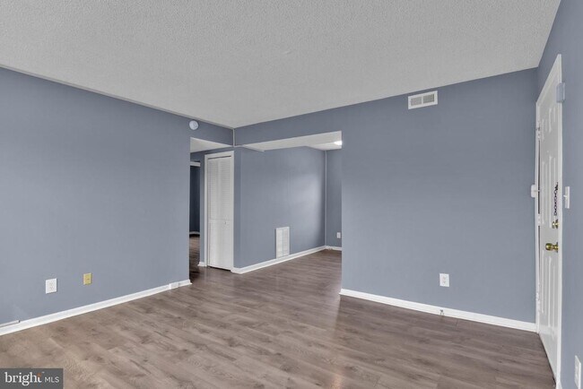 Foto del edificio - 100 Park Blvd