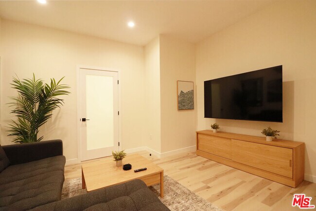 Foto del edificio - 9040 Phyllis Ave