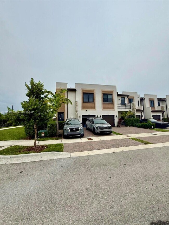 Foto del edificio - 529 NE 206th Ln