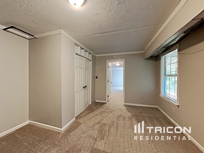 Building Photo - 321 Autumn Lake Dr
