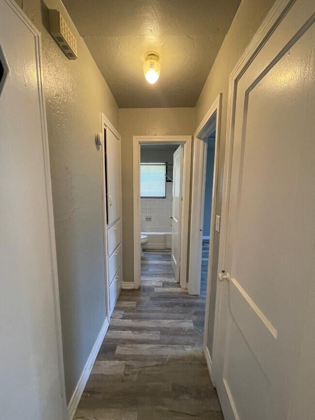 Foto del edificio - 1 Bed 1 Bath Duplex For Lease Now!