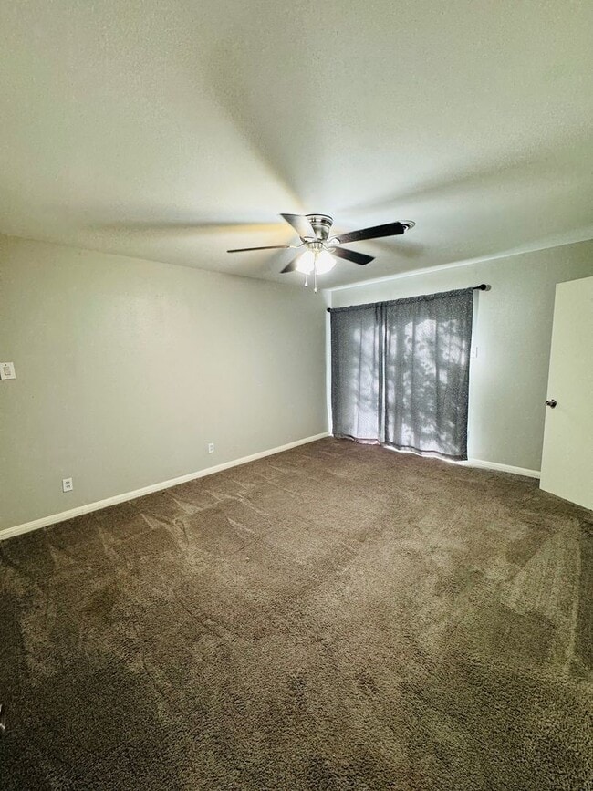 Building Photo - 4517 Robinwood Dr