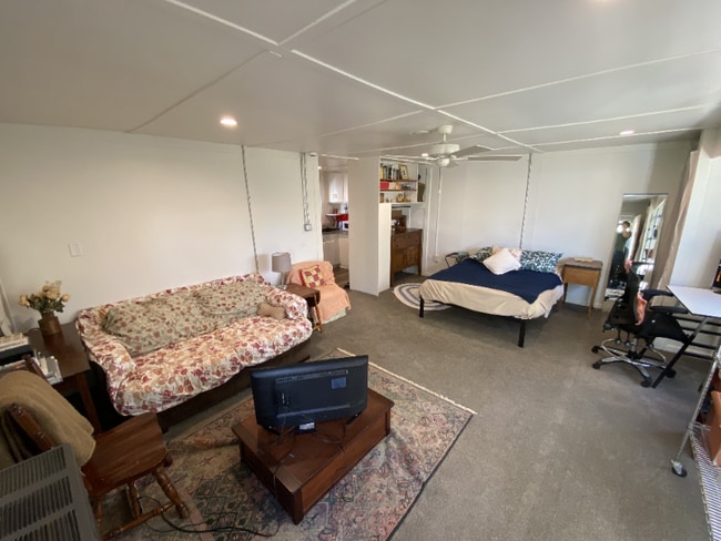 Building Photo - 521 S Bryan Ave