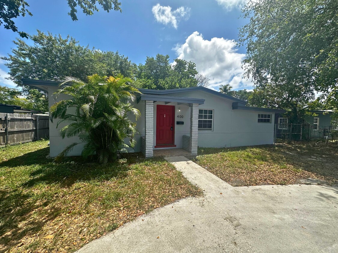 Foto principal - 400 Opa-Locka Blvd