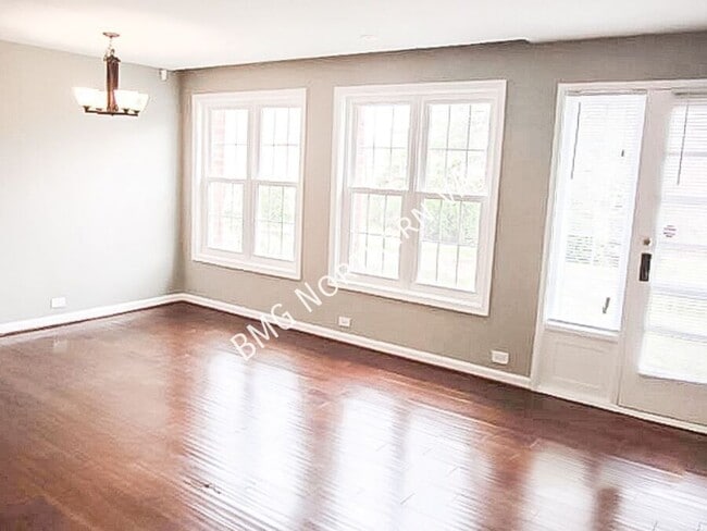 Building Photo - 3553 Martha Custis Dr