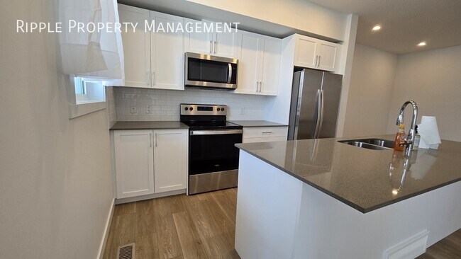 Building Photo - Modern 2 Beds, 2.5 Baths TownHouse | No Pe...