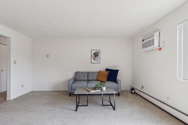 Foto del edificio - 5556 Broadview Rd