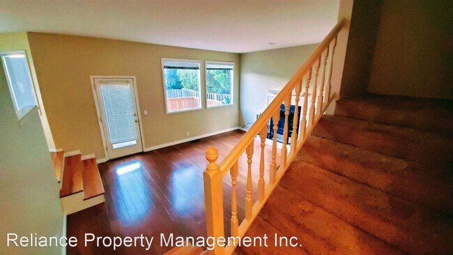 Building Photo - 3 br, 2.5 bath House - 130 Kingsgate Road