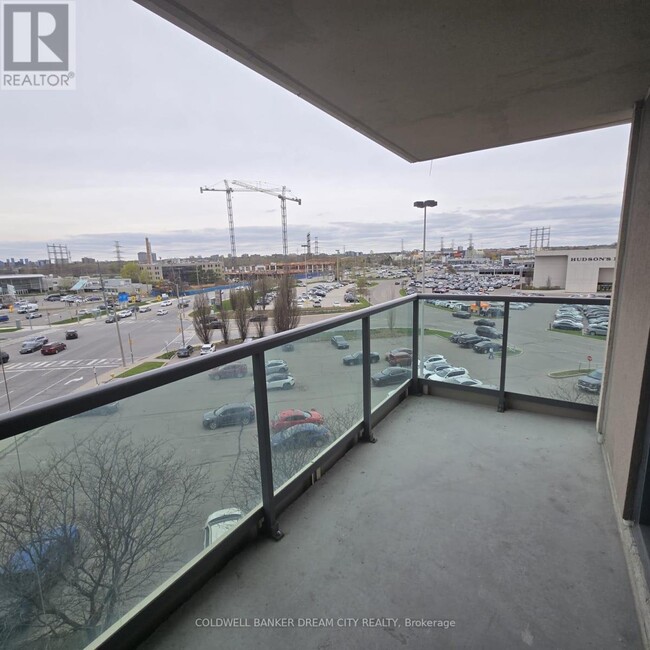 Photo du bâtiment - 235-235 Sherway Gardens Rd