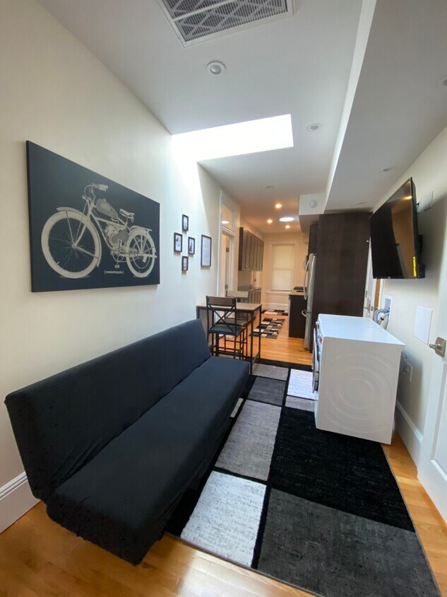 Foto principal - 106 Hyde Park Ave