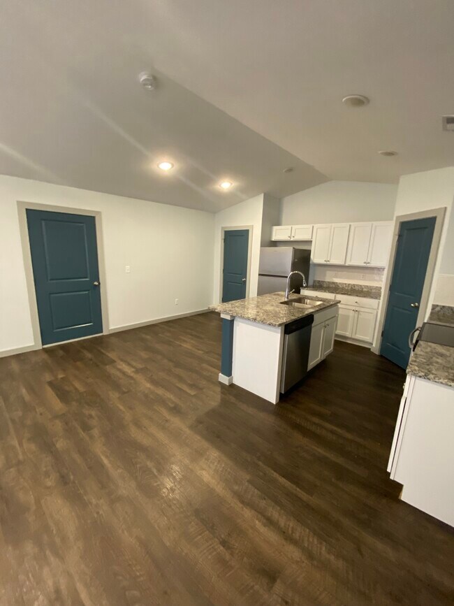 Foto del edificio - 1805 E 69th Ct N