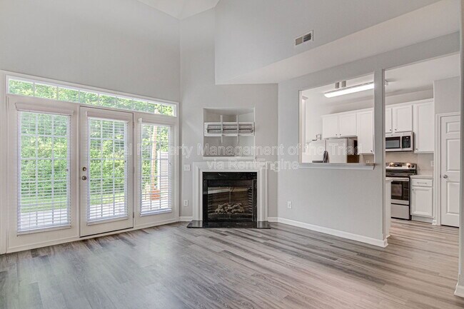 Foto del edificio - 5972 Hollow Wood Ct