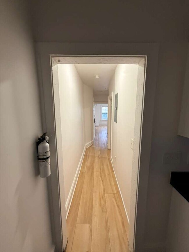 Foto del edificio - 1384 W 83rd St