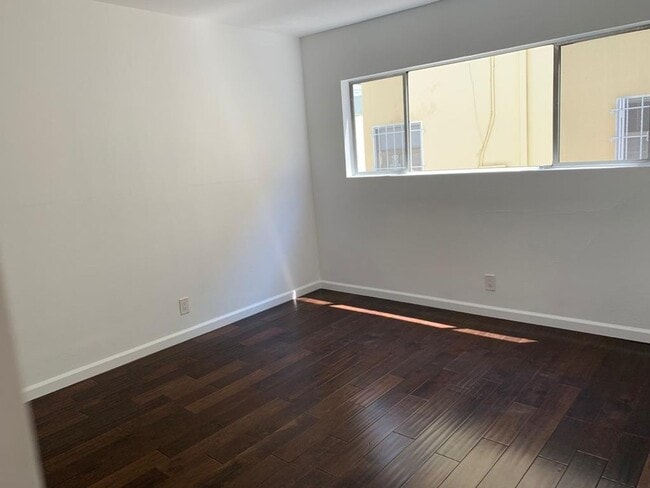 Building Photo - 8843 Alcott St
