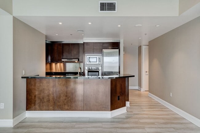 Building Photo - Sky Las Vegas-Strip/City/Red Rock Mtn Views from this Stunning 2Bd/2.5Ba Residence