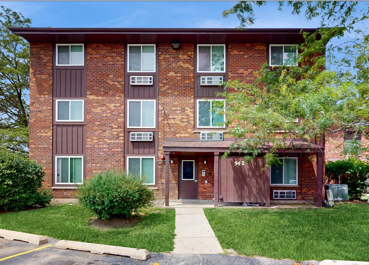 Primary Photo - 29W542 Country Ridge Dr