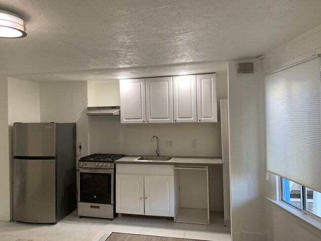 New stainless appliances w dishwasher - 3092 King St