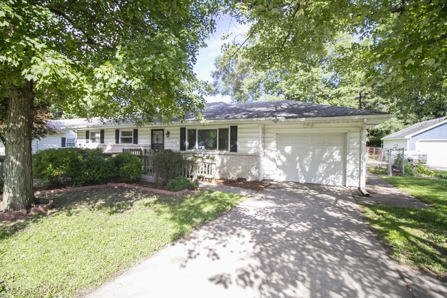 Building Photo - 29 Roseanna Dr