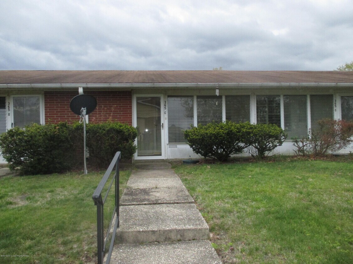 365C Chesterfield Ct, Lakewood Township, NJ 08701 House Rental in