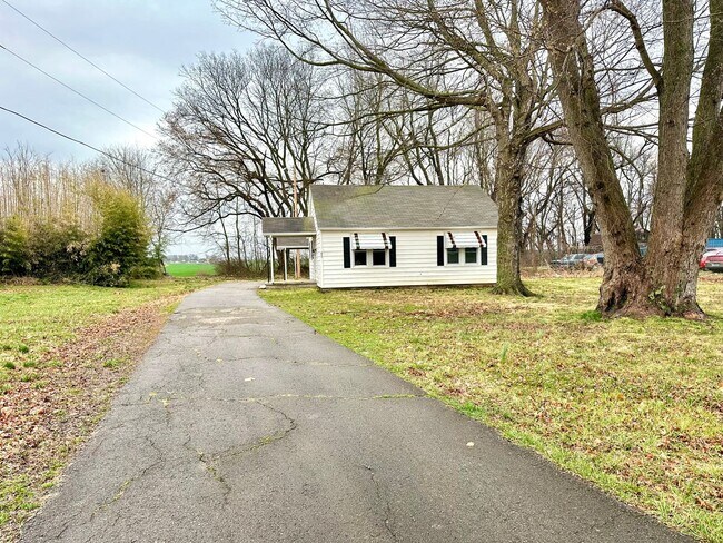 Building Photo - 811 Pembroke Oak Grove Rd