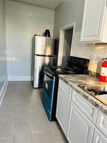 Kitchen - 229 S 6th St