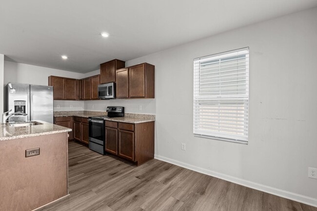 Foto del edificio - YORK COUNTY 4Bdrm w/Fenced BCKYD.