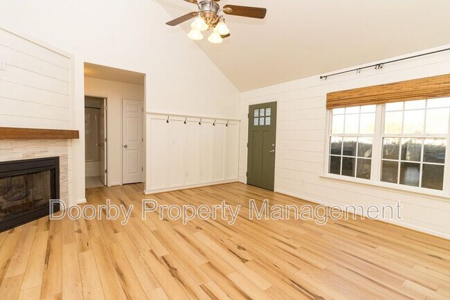 Foto del edificio - 14 Bunker Dr