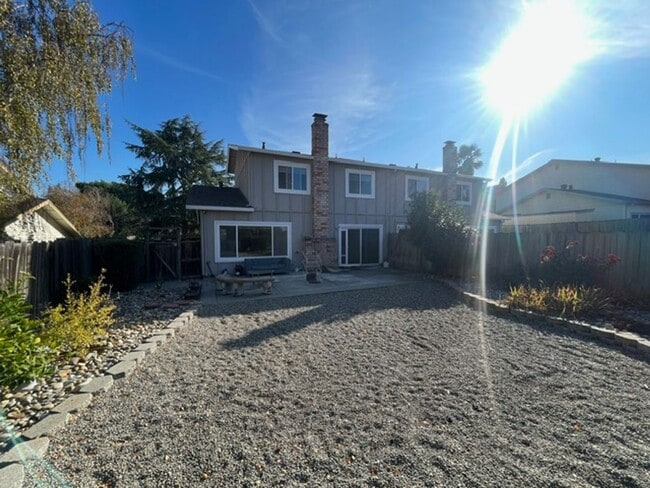 Building Photo - Desirable 3 Bedroom Duet in San Ramon