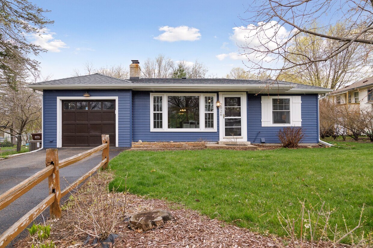 2926 Bay St, Wayzata, MN 55391 House Rental in Wayzata, MN