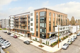 Building Photo - Holm at Sellwood