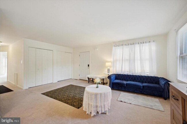 Foto del edificio - 282 Stone Ridge Dr
