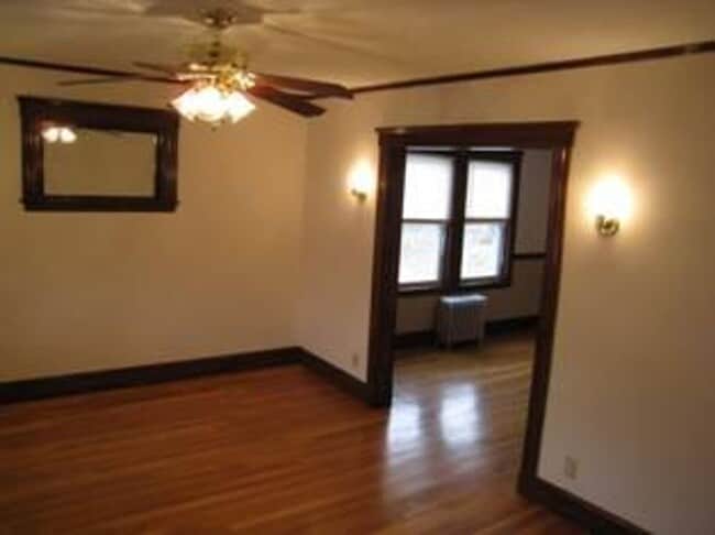 Building Photo - 3-Bedroom Oak Sq. Brighton