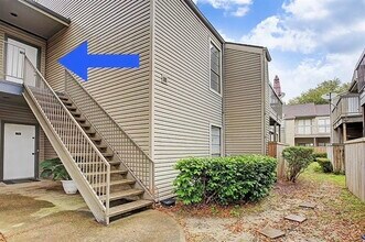 Building Photo - 9707 Richmond Ave