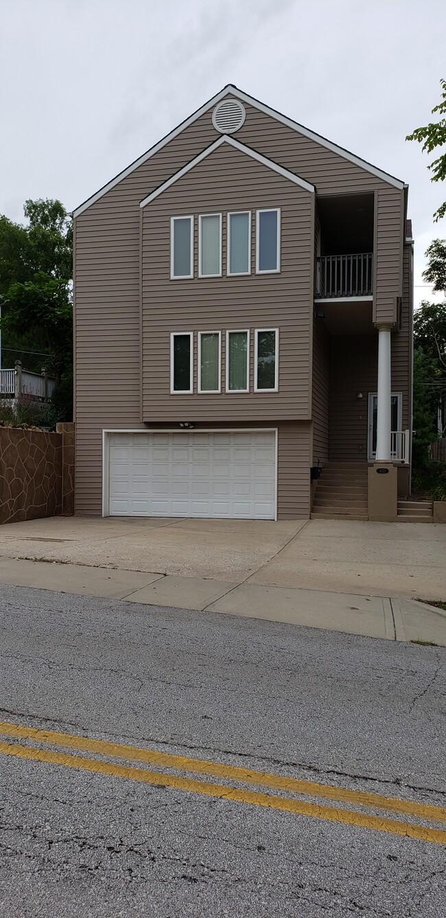 Street View - front of house - 4523 State Line Rd