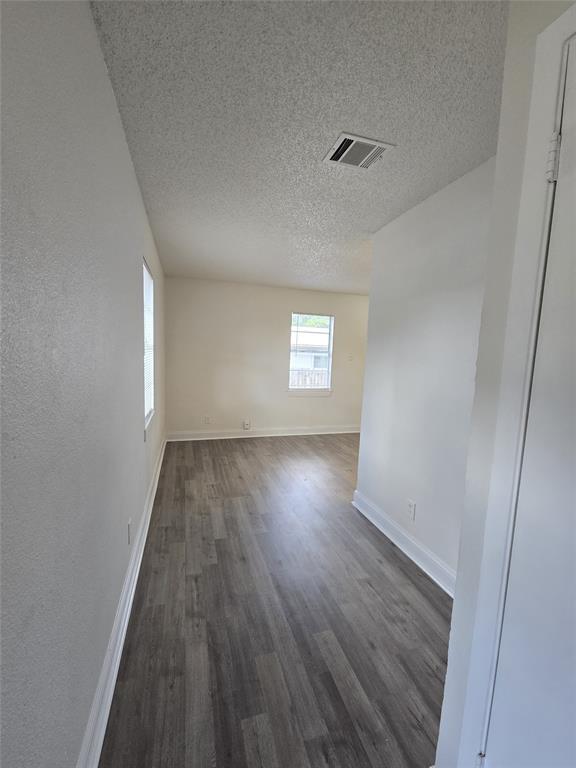 Foto del edificio - 6905 Bennett Ave