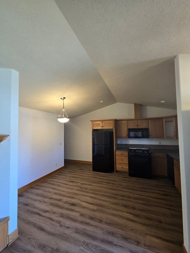 Building Photo - Adorable duplex in Golf Course Community, ...