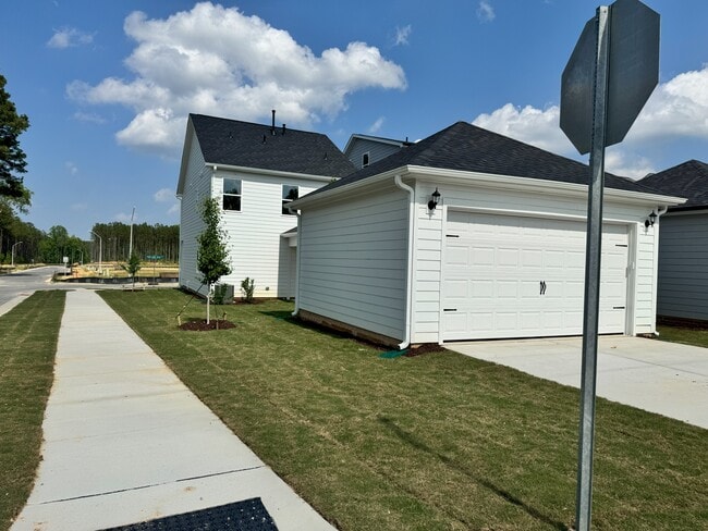 Building Photo - 833 Portland Rose Dr