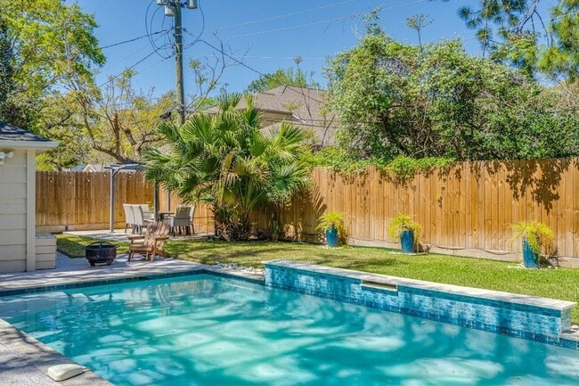 Photo - 12458 Woodthorpe Ln House