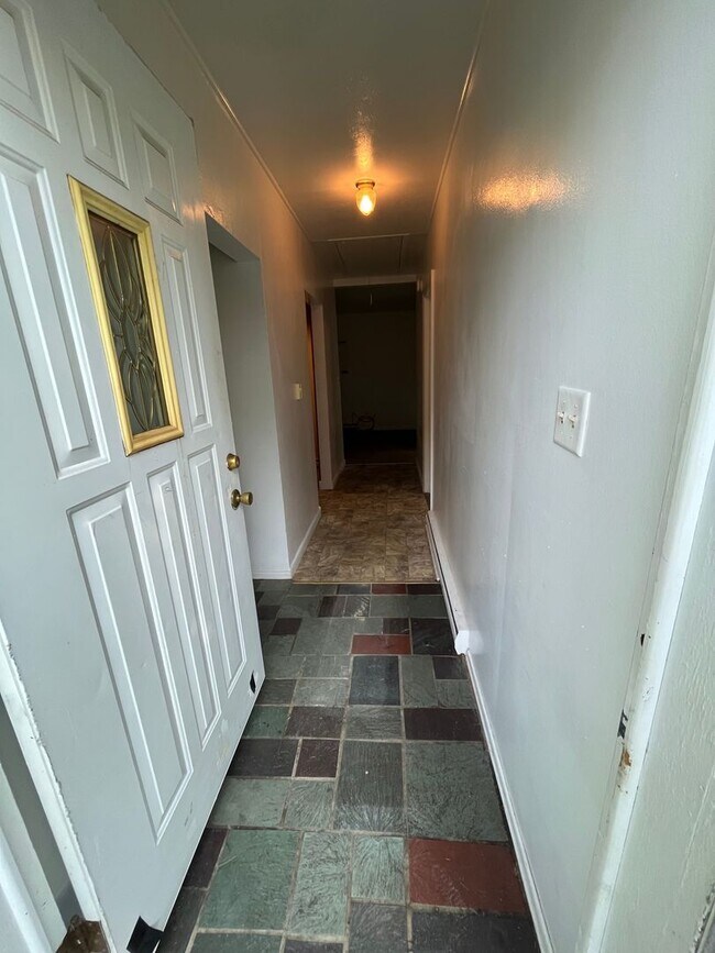 Building Photo - 103 N Ridge St