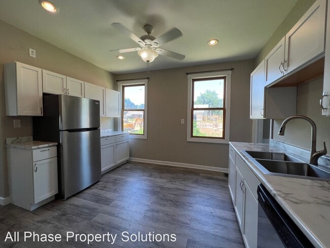 Building Photo - 3 br, 1.5 bath House - 1321 Elm St.