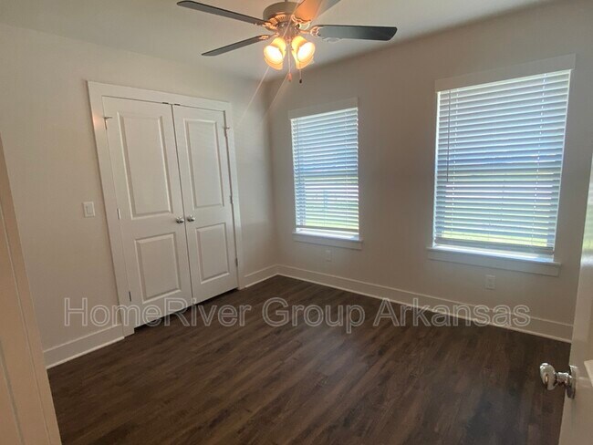 Building Photo - 1309 Valley Dr