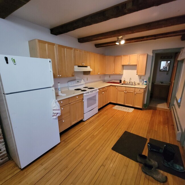 6169 Memorial Dr Unit Apt 2, Lyndonville, VT 05851 Apartments