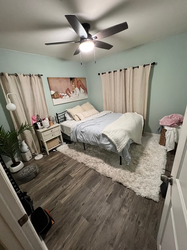Room - 5322 2nd Ave