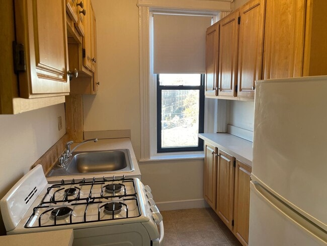 Building Photo - PACKARDS CORNER 4th Floor Sunny Studio, Utilities inc, Elevator, Laundry In front of T stop 2.1.2026