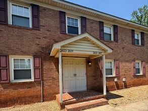 Building Photo - 2623 Vail Ave