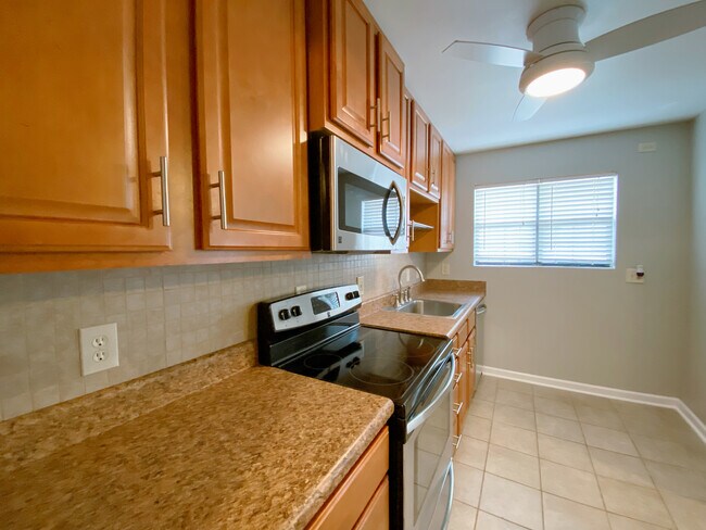 Kitchen - 2503 Hidden Cove Ct