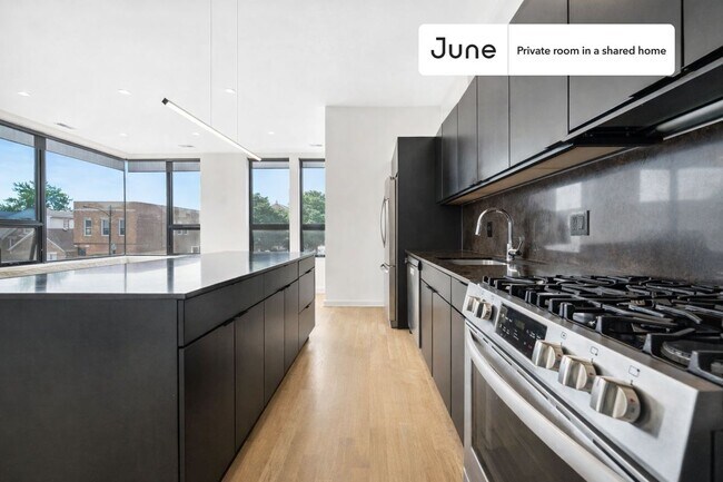 Foto del edificio - Room in Shared 4 bed/3 bath home