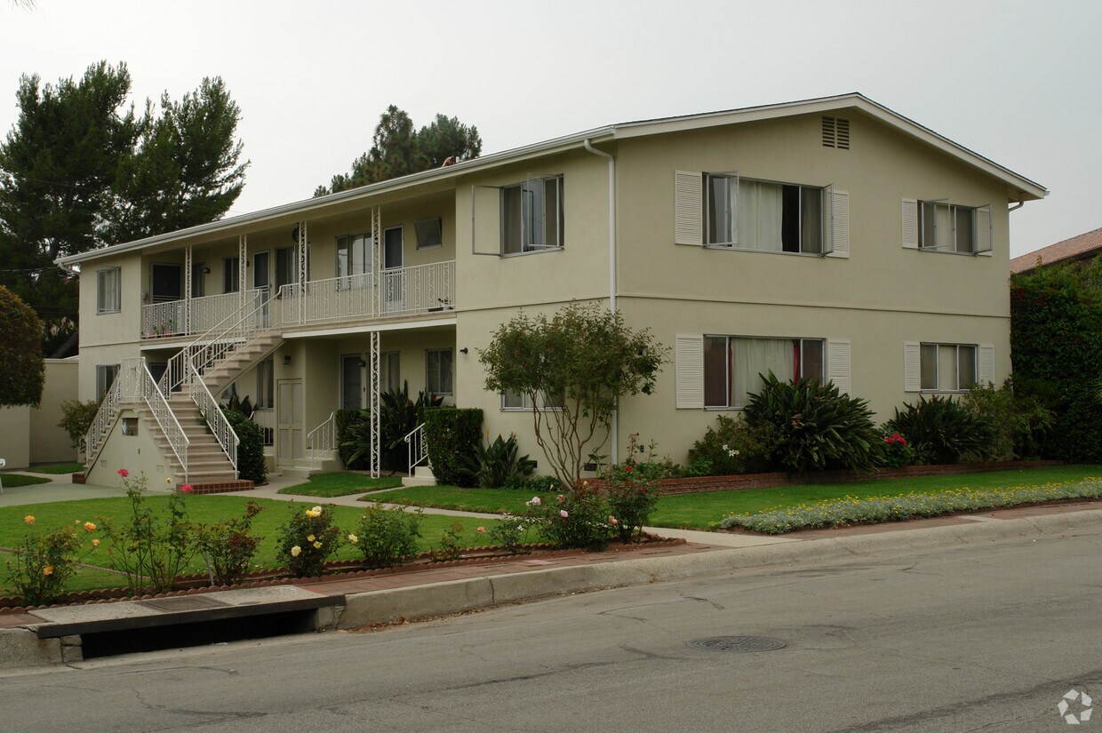 Primary Photo - 34 W Calle Crespis