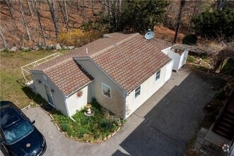 Building Photo - 5075 Old Post Rd